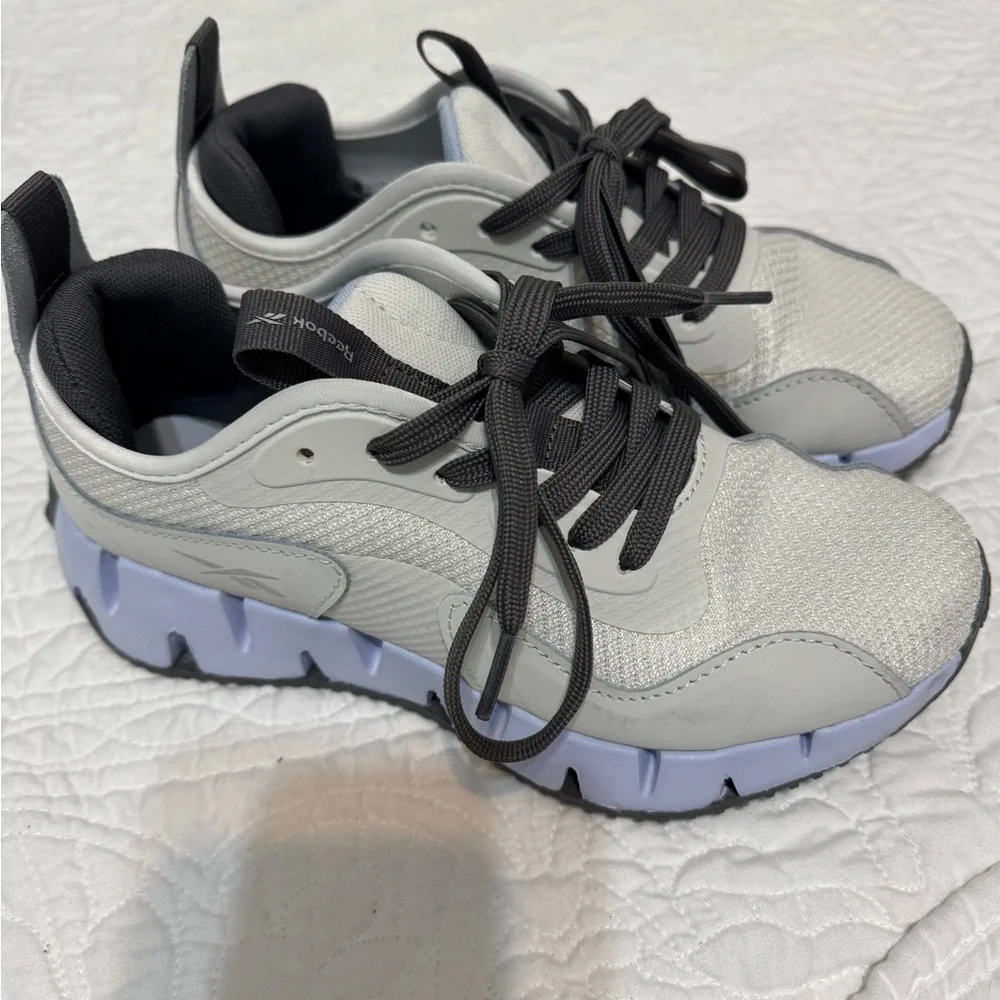 Reebok Women’s Sneakers in Gray and Black - Picture 1 of 9